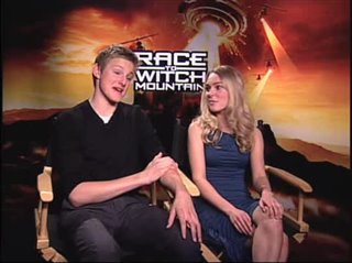 Alexander Ludwig & AnnaSophia Robb (Race to Witch Mountain) - Interview