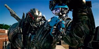 Transformers: The Last Knight Preview - "Izzy Stays and Fights"