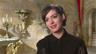 Anne Hathaway Interview - Alice Through the Looking Glass