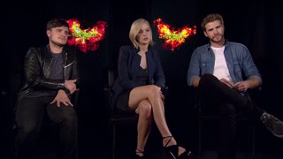 Jennifer Lawrence, Josh Hutcherson & Liam Hemsworth - The Hunger Games: Mockingjay - Part 2