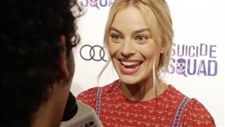 Margot Robbie Suicide Squad Red Carpet Interview